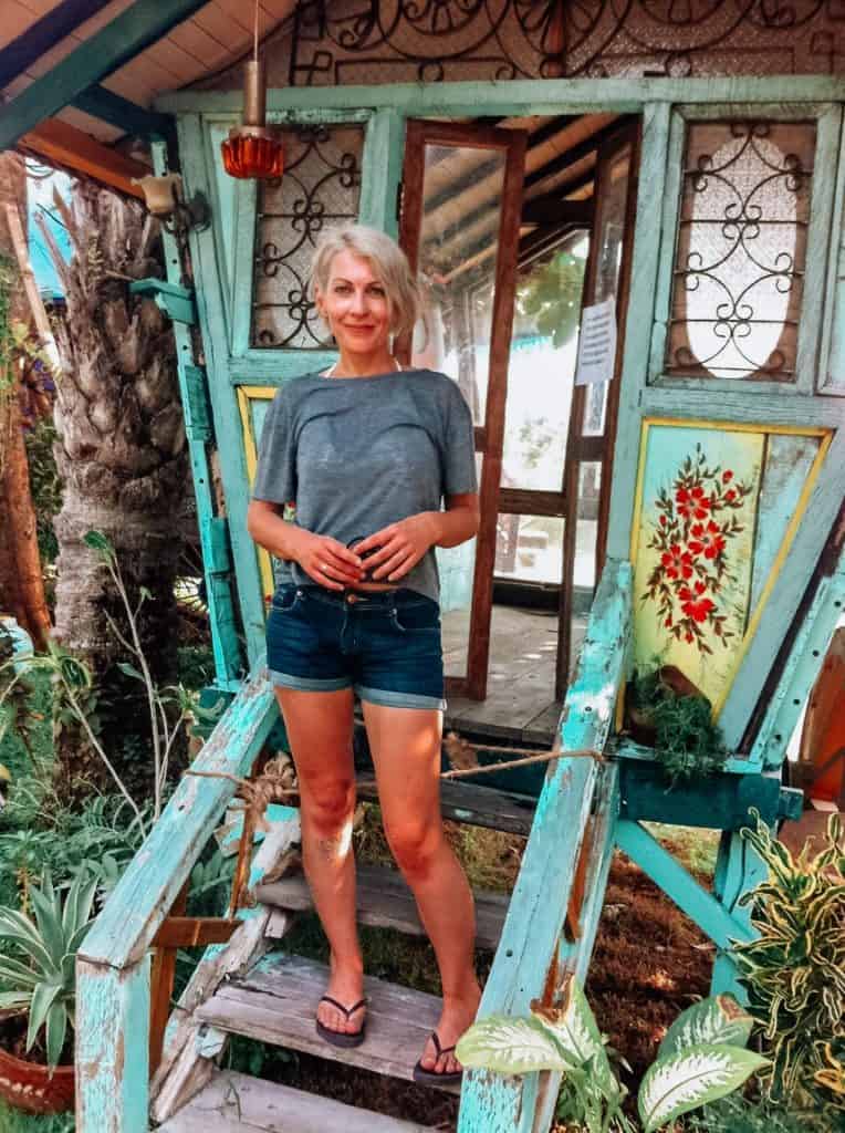 how to become a digital nomad with no skills or experience